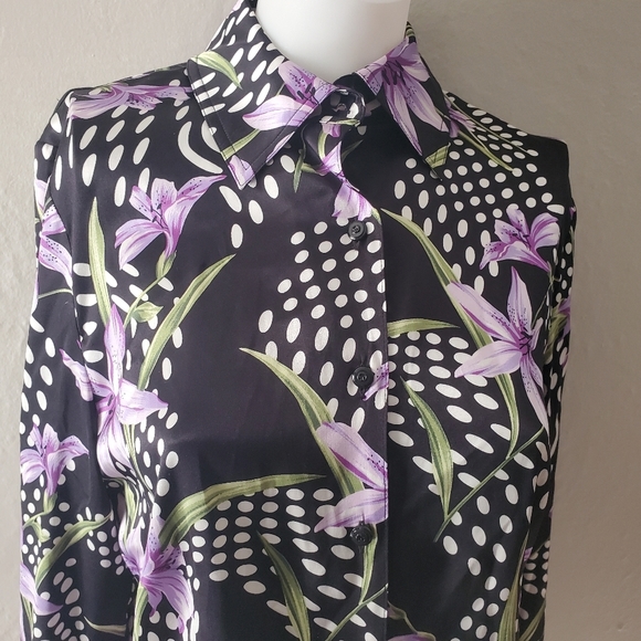 St John || Black and Purple Floral Silk Button Down - Picture 4 of 10